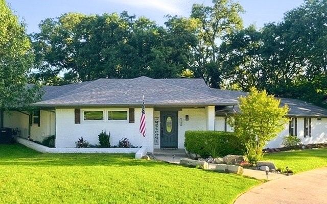 2208 Turtle Creek Drive, Sherman, TX 75092 — photo 1