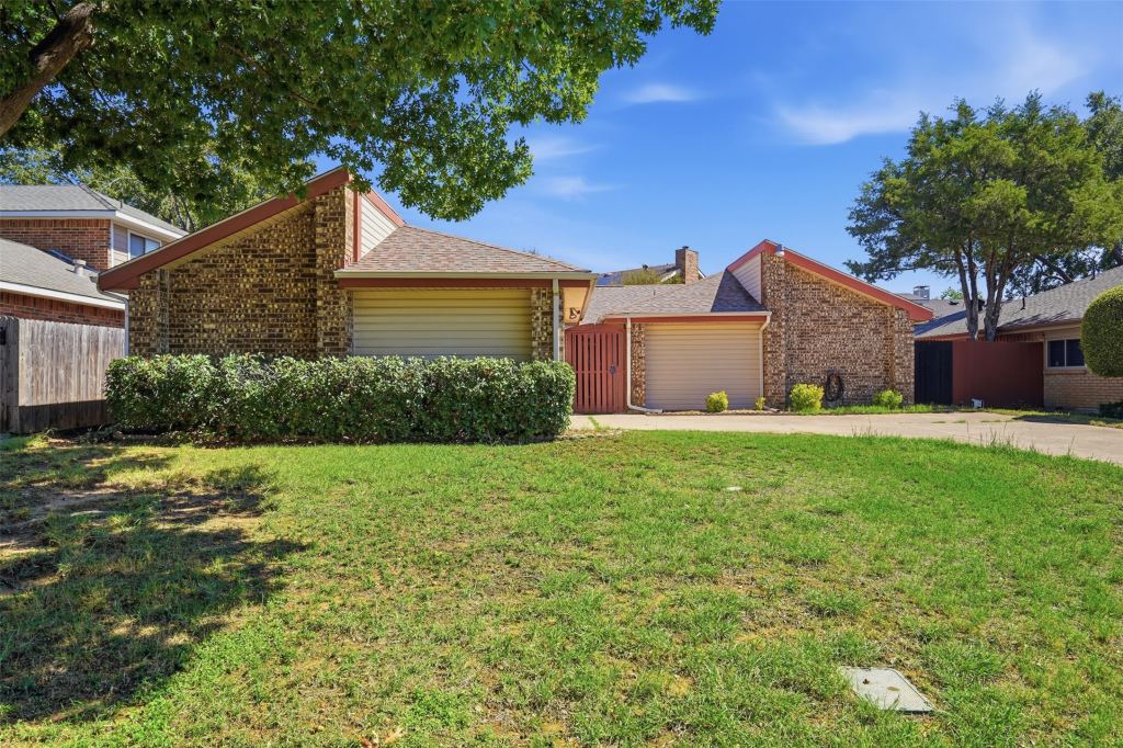 2406 Amber Hill Lane, Euless, TX 76039 — photo 1