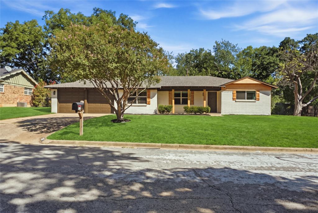 516 Caduceus Lane, Hurst, TX 76053 — photo 1