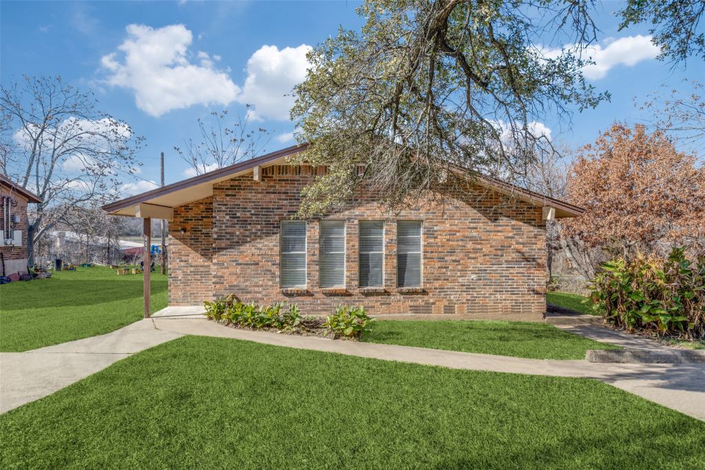 451 Wilshire Avenue, Azle, TX 76020 — photo 1