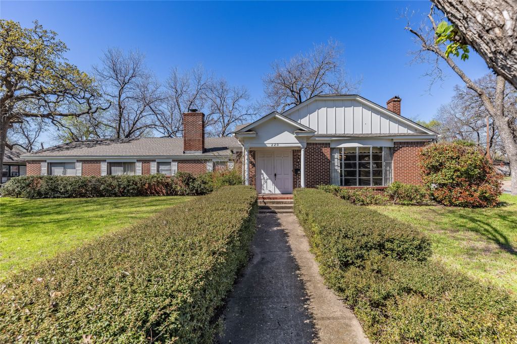 220 N Holly, Sherman, TX 75092 — photo 1