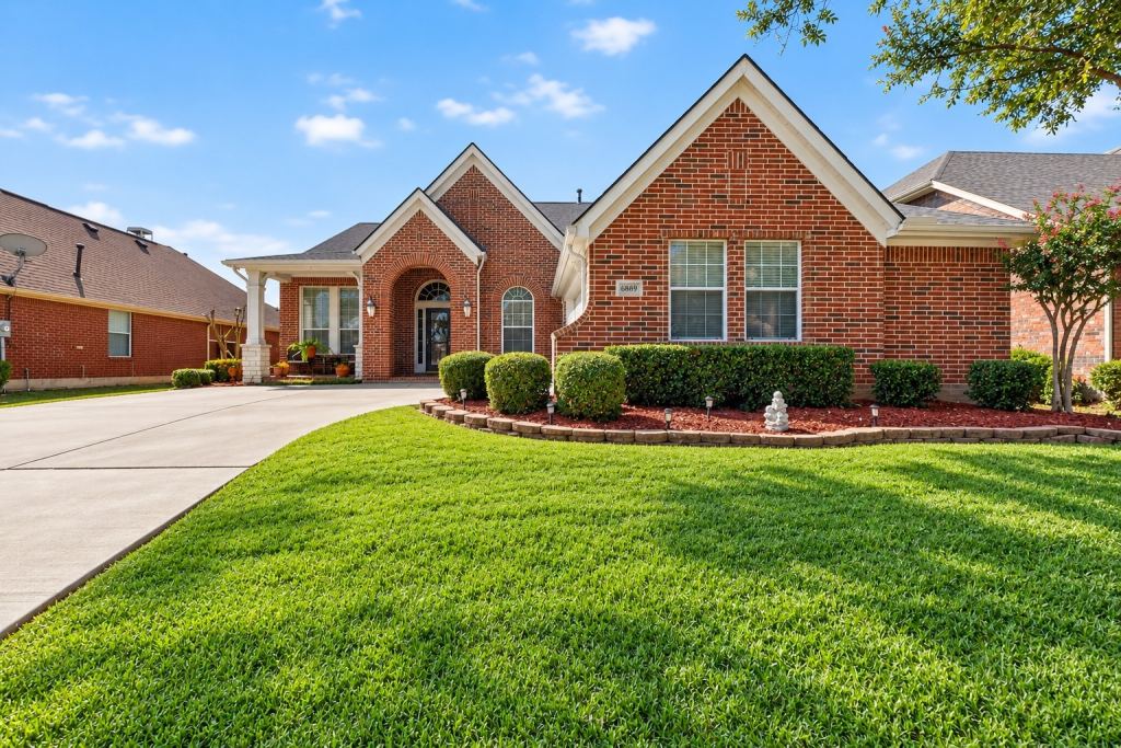 6869 Cape Cod Drive, Grand Prairie, TX 75054 — photo 1