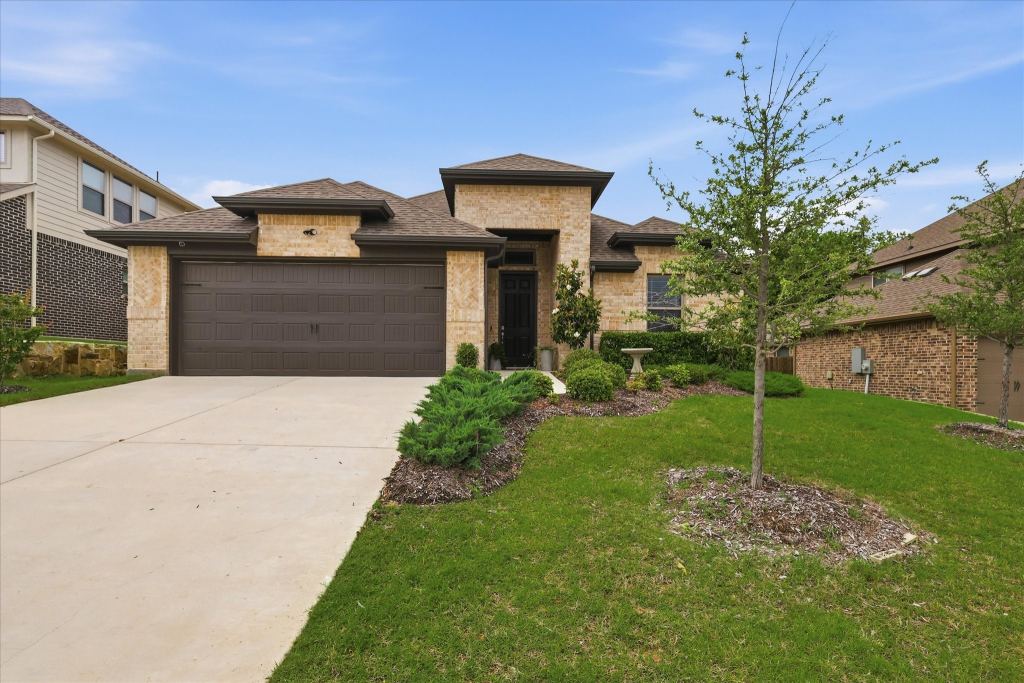 309 Ridge Drive, Justin, TX 76247 — photo 1