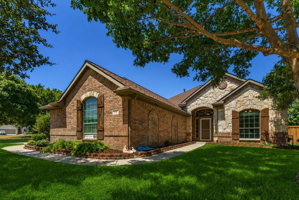 101 Indian Paint Drive, Justin, TX 76247 — photo 1