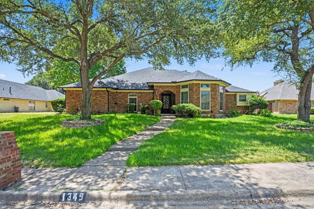 1349 Mantlebrook Drive, DeSoto, TX 75115 — photo 1
