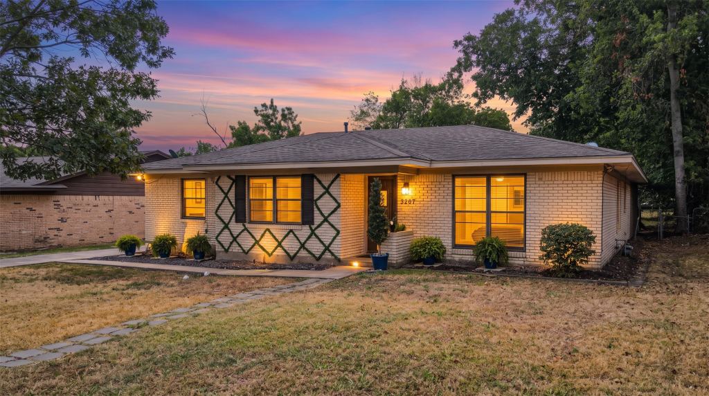 3207 Eastland Avenue, Greenville, TX 75402 — photo 1