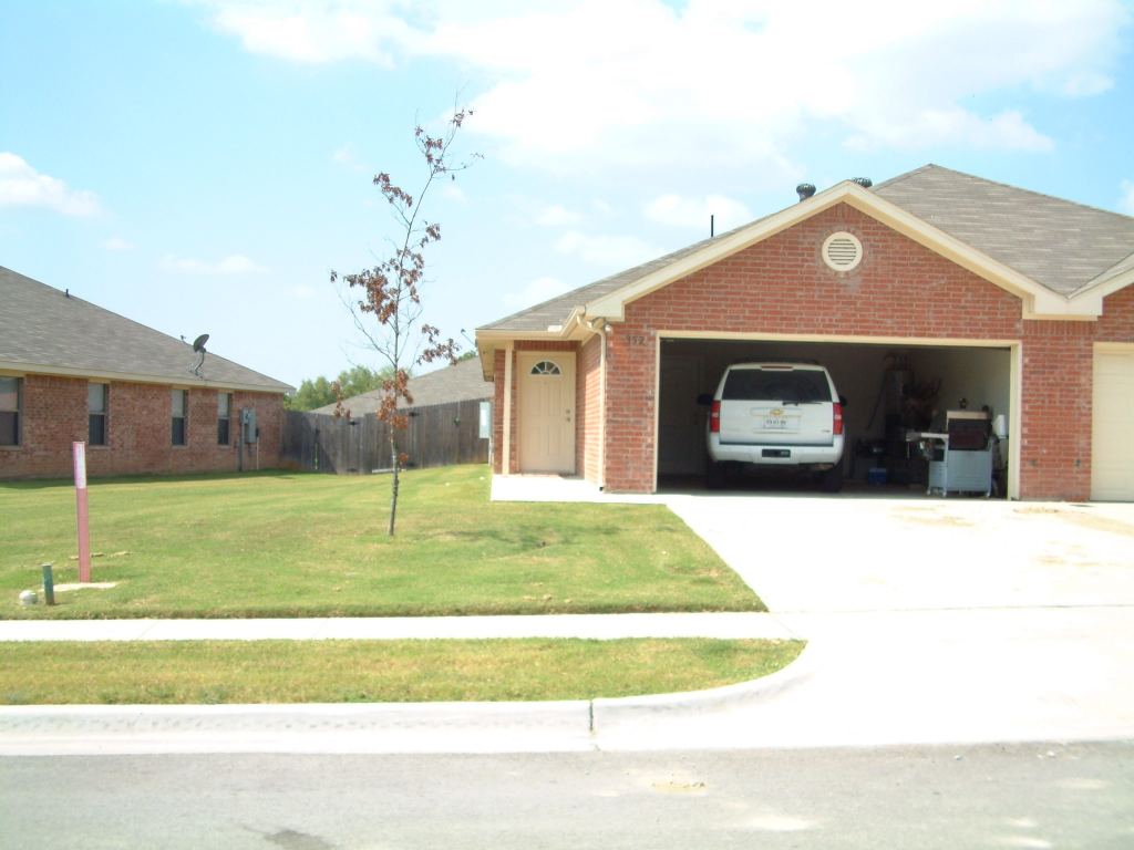 952 Sylvia Street, Weatherford, TX 76086 — photo 1