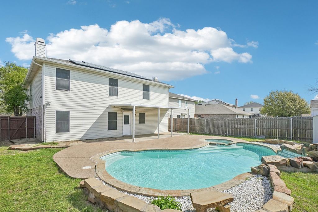2304 Red Oak Drive, Little Elm, TX 75068 — photo 1