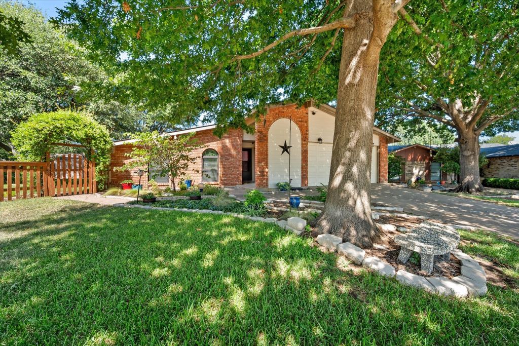 7520 Weatherwood Court, Fort Worth, TX 76133 — photo 1