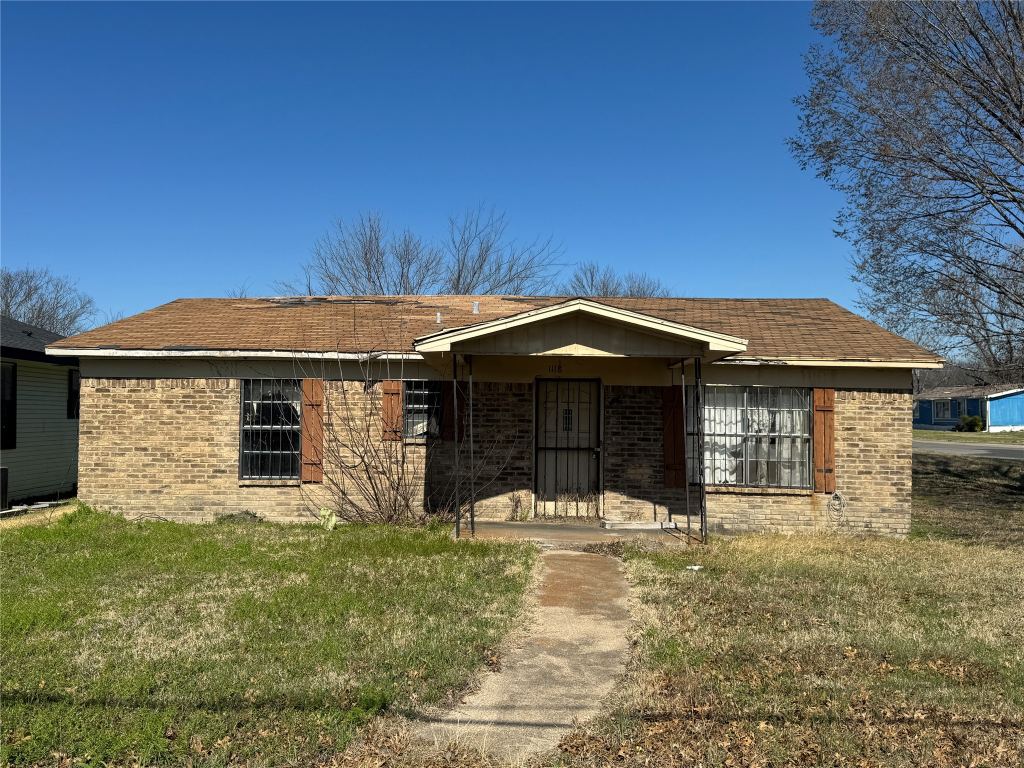 1118 E 13th Avenue, Corsicana, TX 75110 — photo 1