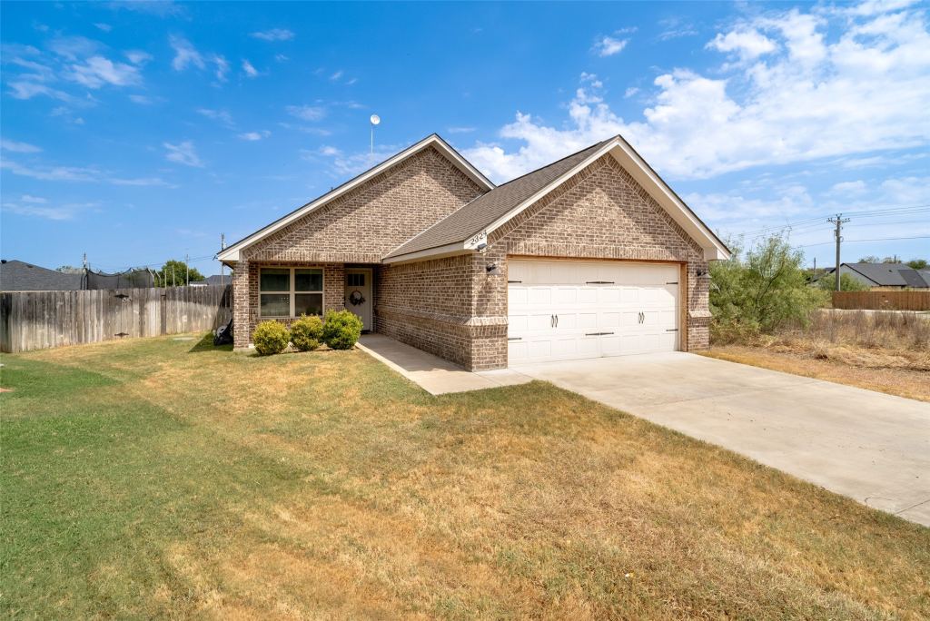2324 Creek Drive, Granbury, TX 76048 — photo 1