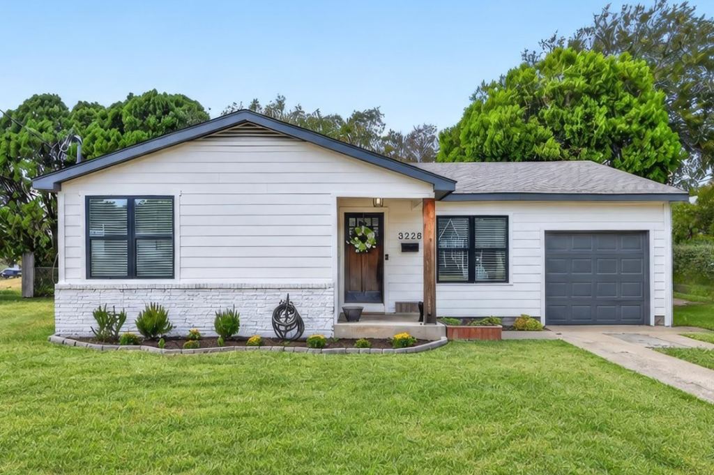 3228 Olive Place