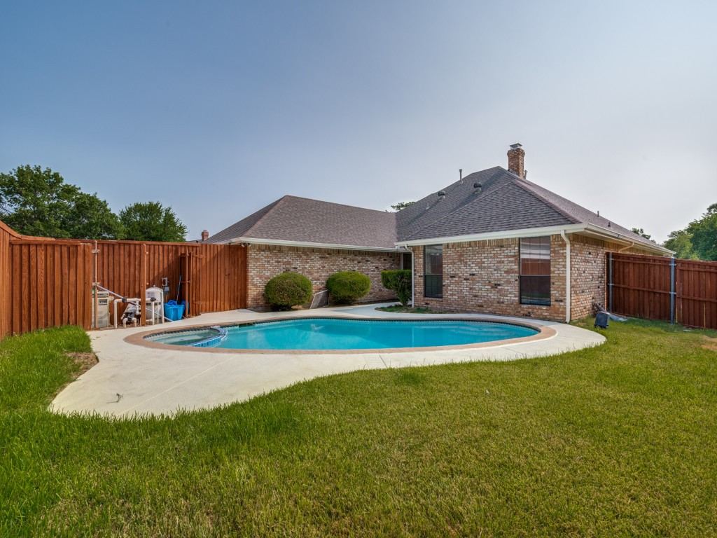 629 Bent Creek Drive, DeSoto, TX 75115 — photo 1