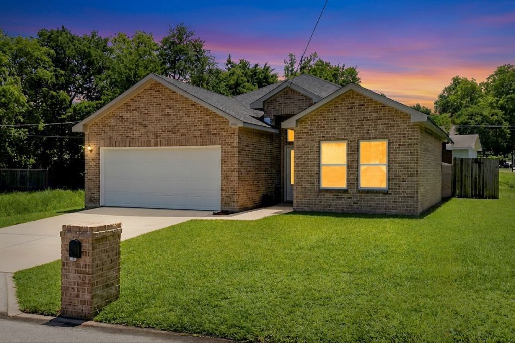 1421 Jones Street, Greenville, TX 75401 — photo 1