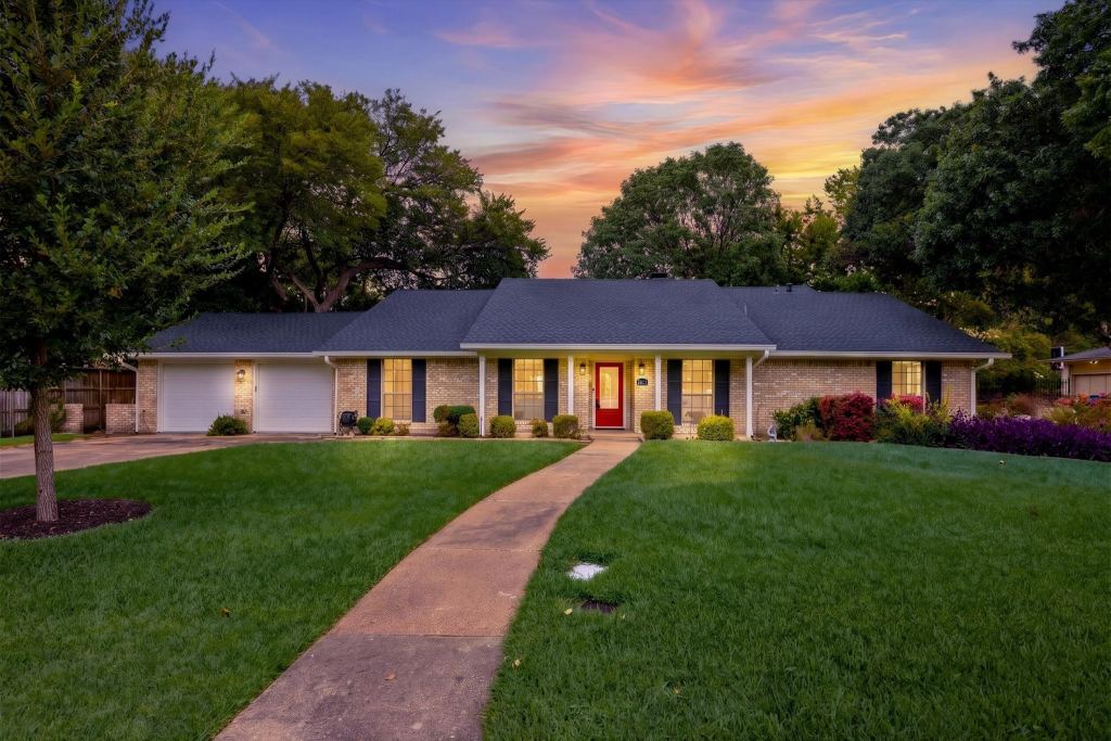 2811 Reedcroft Drive, Farmers Branch, TX 75234 — photo 1