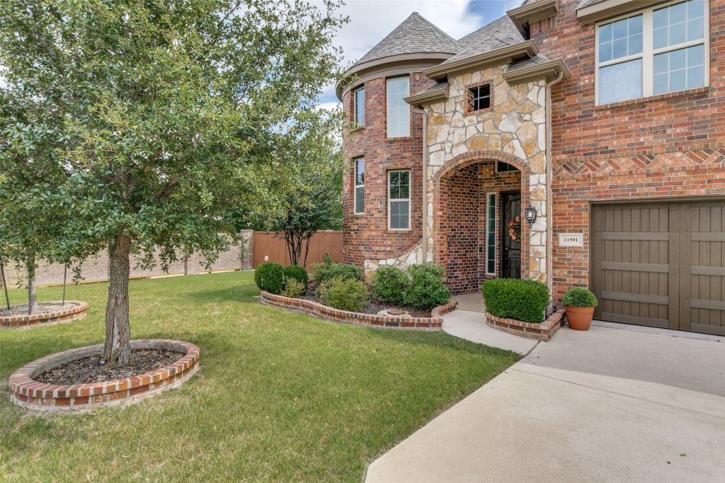 11901 Drummond Lane