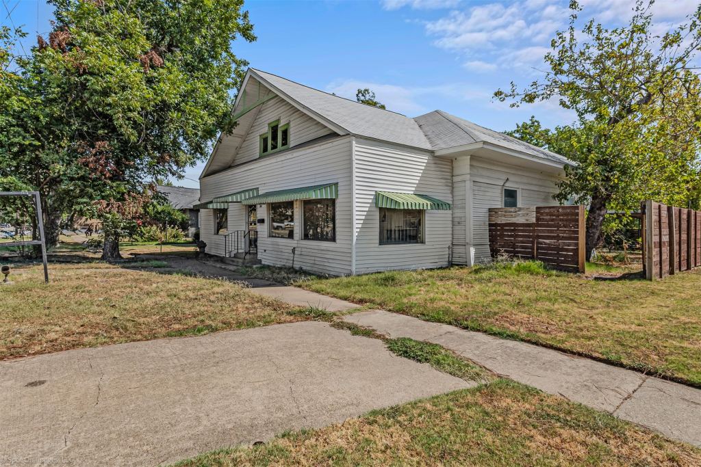 304 N Catherine Street, Terrell, TX 75160 — photo 1