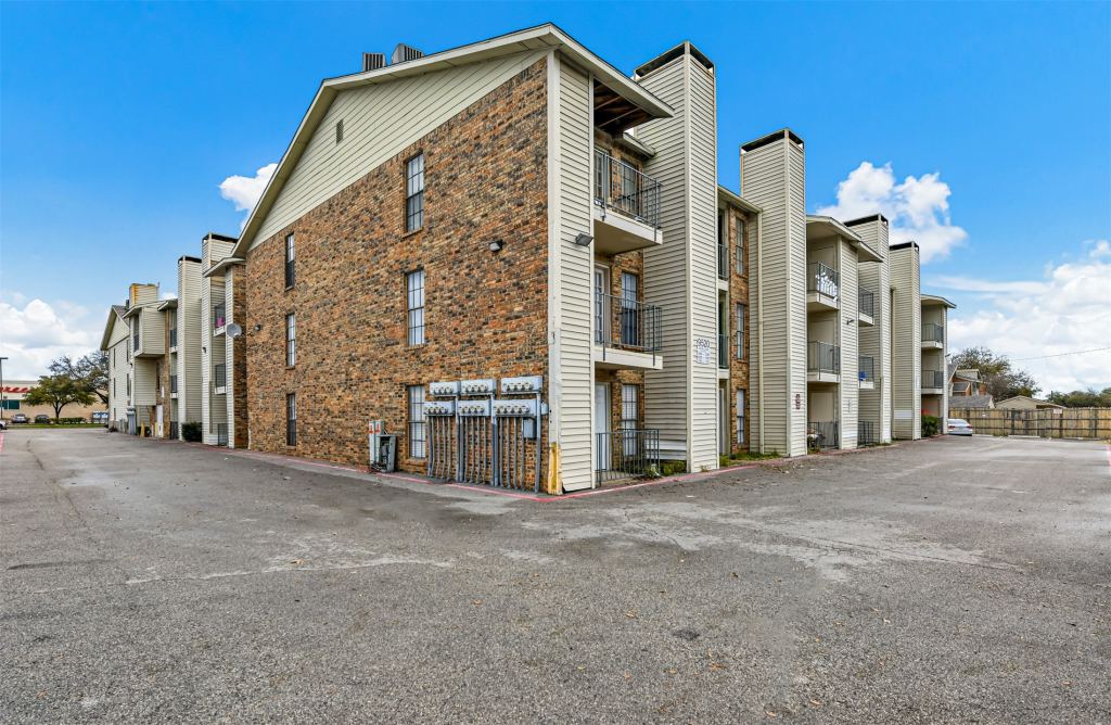 9520 Royal Lane 321, Dallas, TX 75243 — photo 1