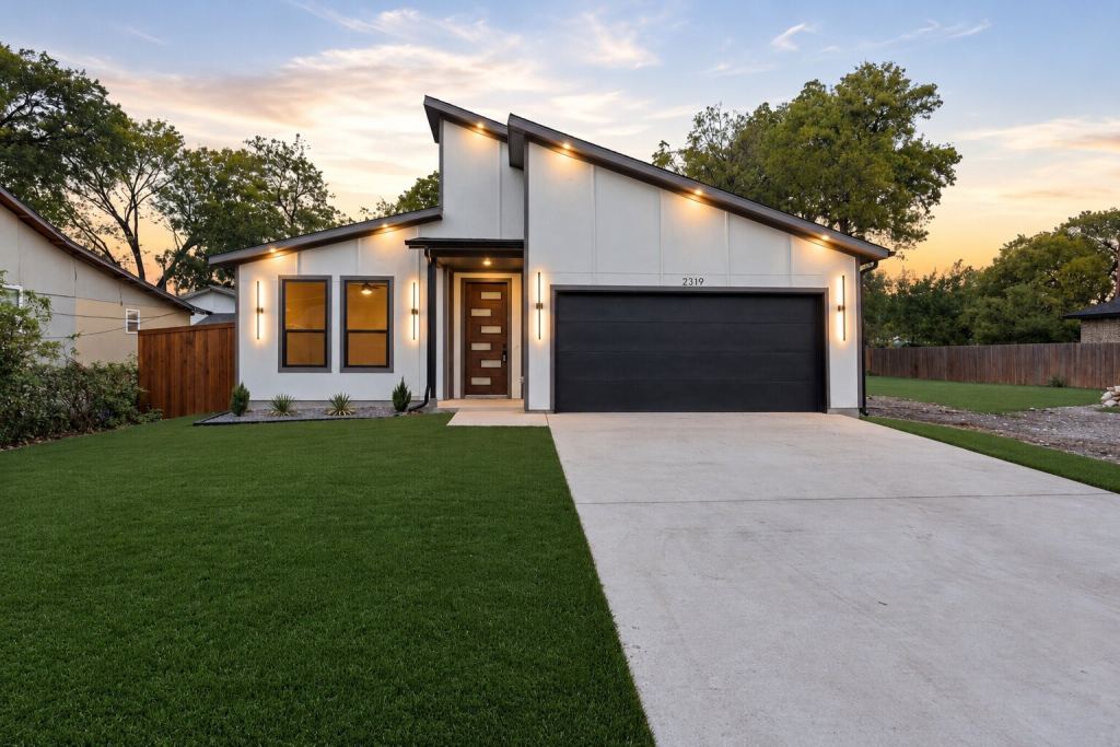 2319 Moffatt Avenue