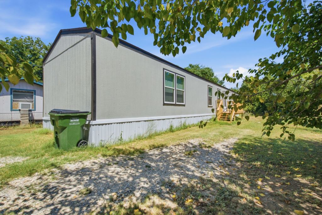 1108 SW 24, Mineral Wells, TX 76067 — photo 1