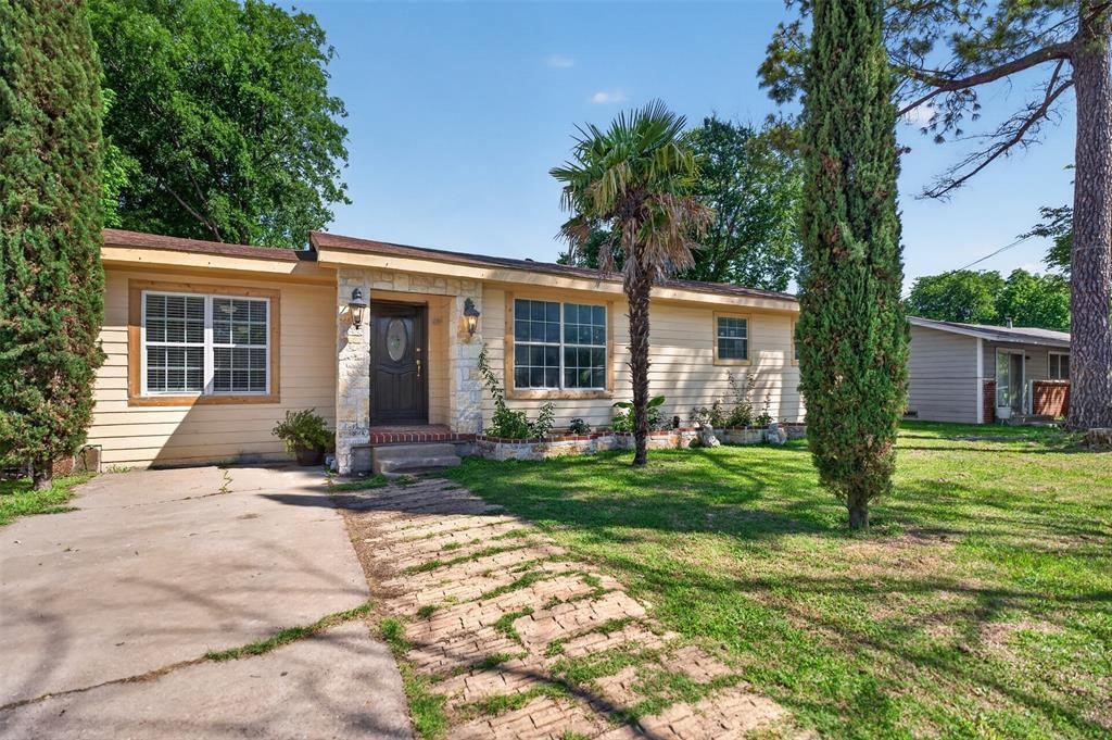 604 Graham Street, Cleburne, TX 76033 — photo 1