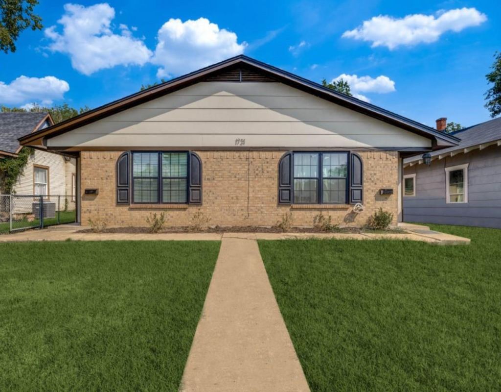 1721 W Walker Street, Denison, TX 75020 — photo 1