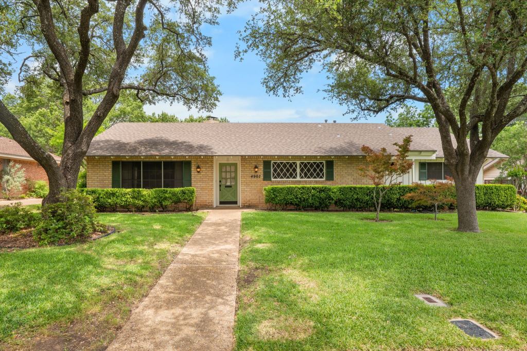 4907 Lake Englewood Drive, Waco, TX 76710 — photo 1