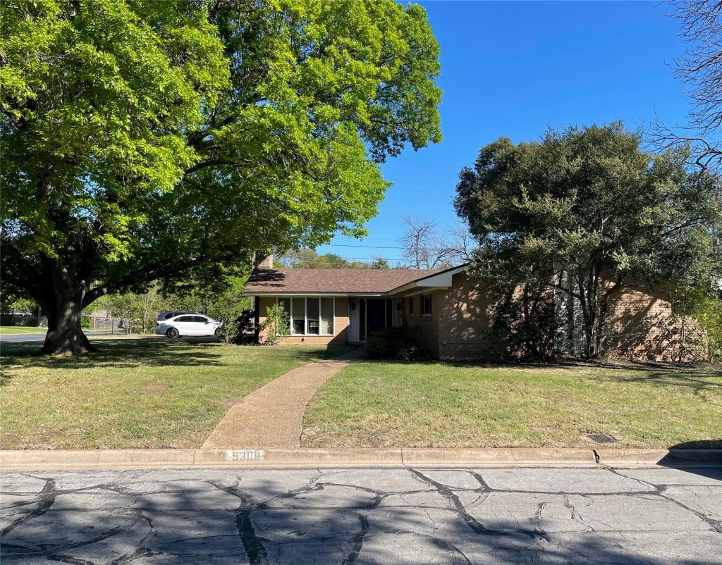 5300 Lake Crest Drive, Waco, TX 76710 — photo 1