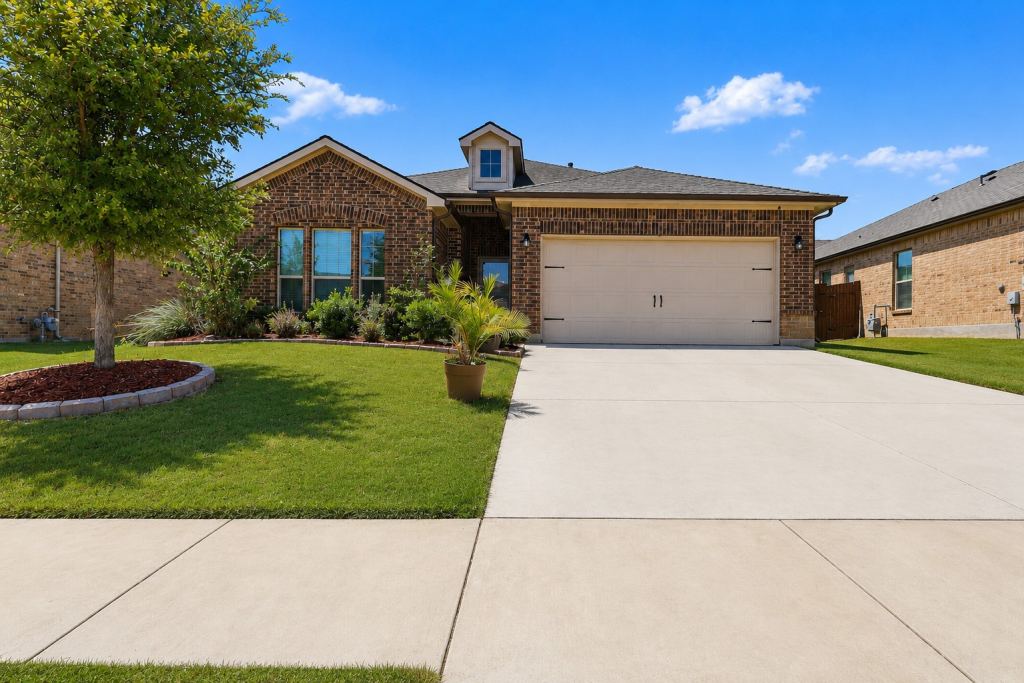 1112 Pacifica Trail, Cleburne, TX 76033 — photo 1