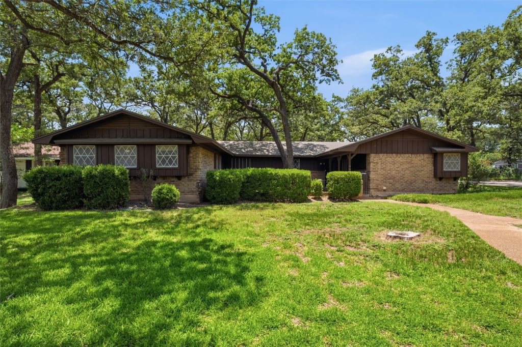 4401 Idylwood, Waco, TX 76705 — photo 1
