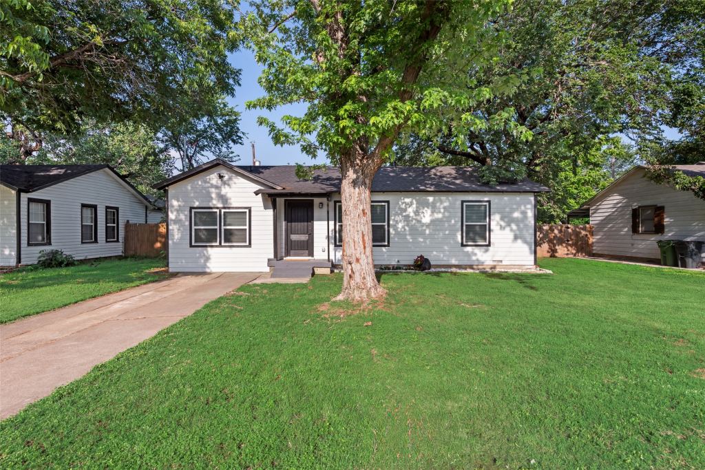 228 Harrison Lane, Hurst, TX 76053 — photo 1