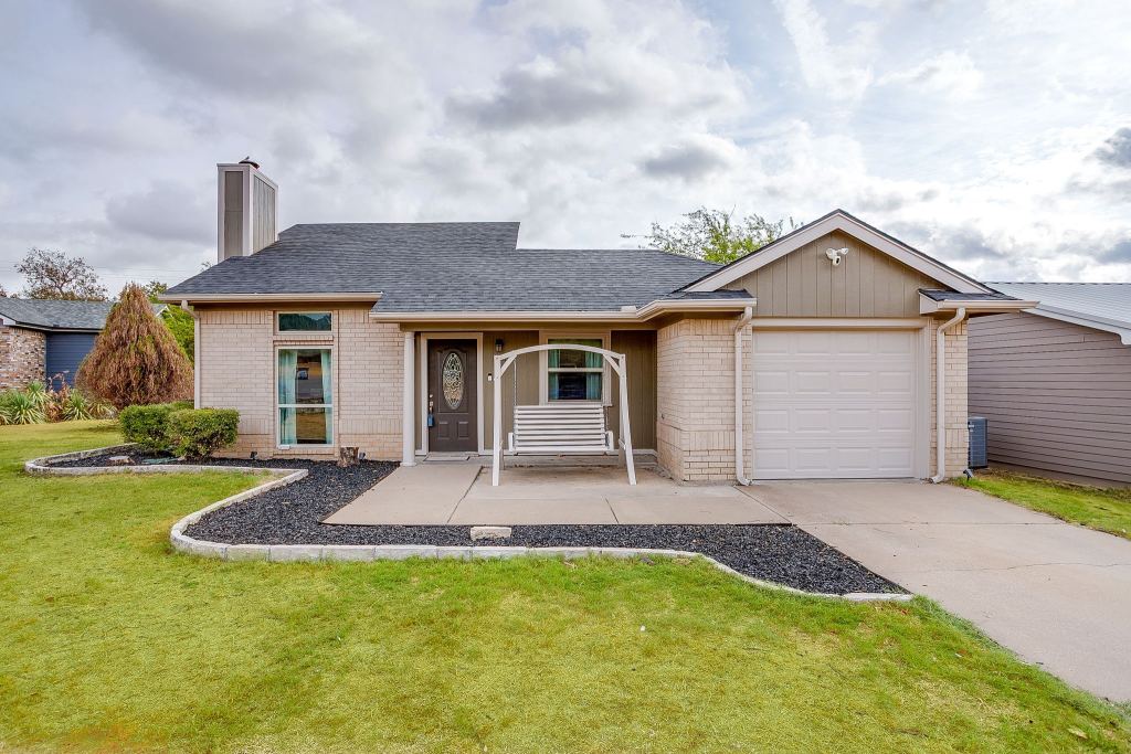 507 Heather Drive, Granbury, TX 76048 — photo 1