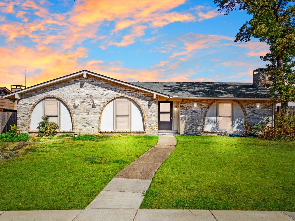 3215 Rockne Lane, Mesquite, TX 75150 — photo 1