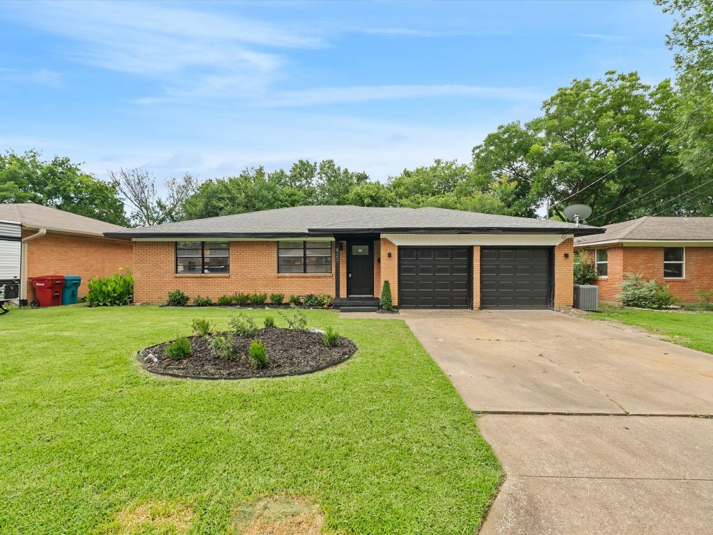 420 W Anita Street, Sherman, TX 75092 — photo 1