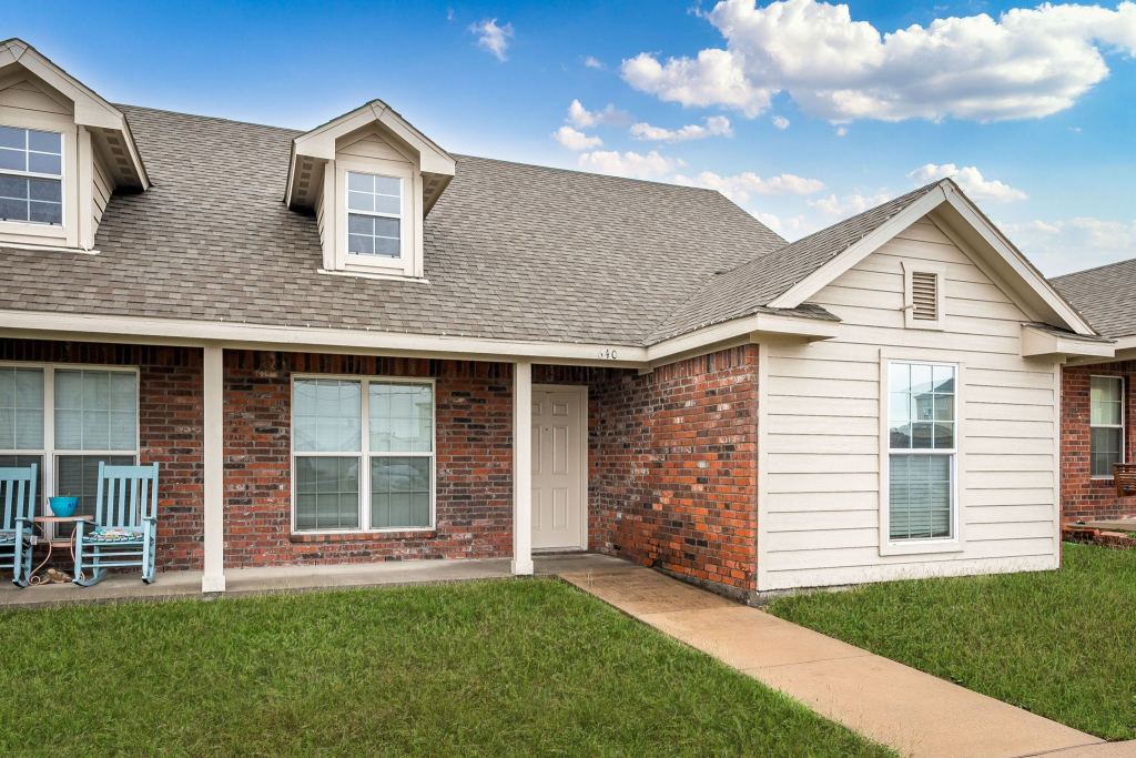 640 W Marshall Street, Van Alstyne, TX 75495 — photo 1