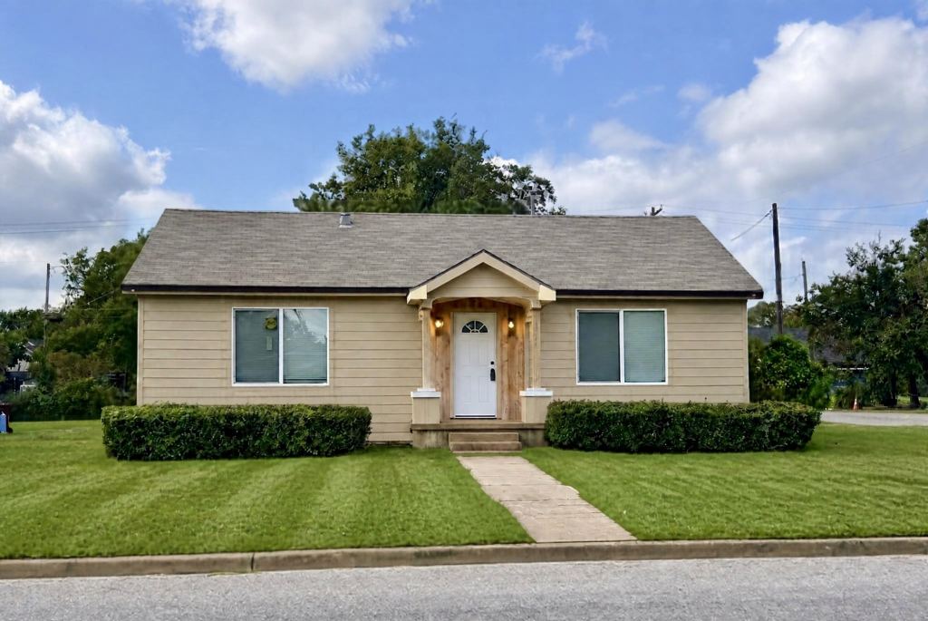 1120 N Ross Avenue, Sherman, TX 75090 — photo 1