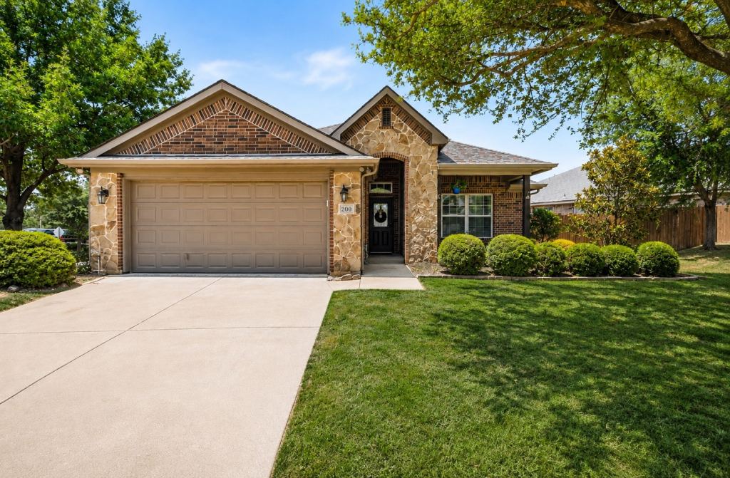200 Jacinth Lane, Granbury, TX 76049 — photo 1