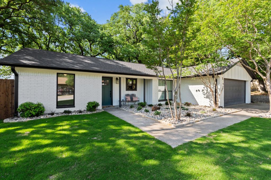 103 Camelot Drive, Weatherford, TX 76086 — photo 1