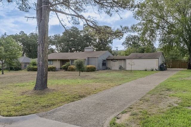 1405 Oaklawn Drive, Corsicana, TX 75110 — photo 1