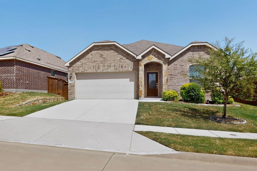 11609 Silver Queen Drive, Aubrey, TX 76227 — photo 1
