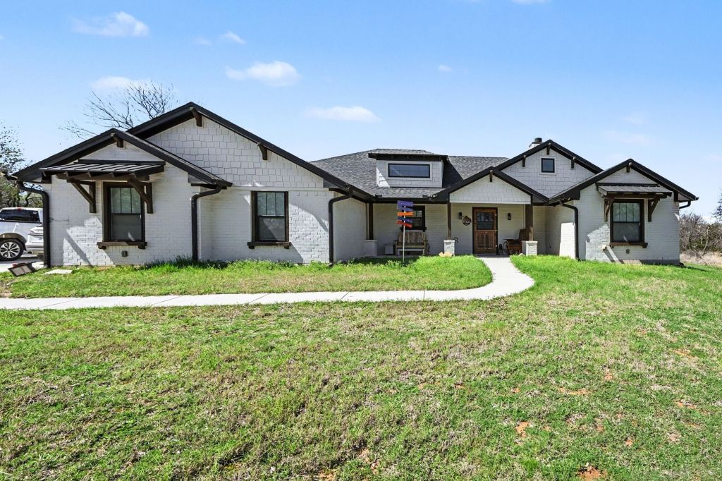 192 Grand Harbor Boulevard, Chico, TX 76431 — photo 1
