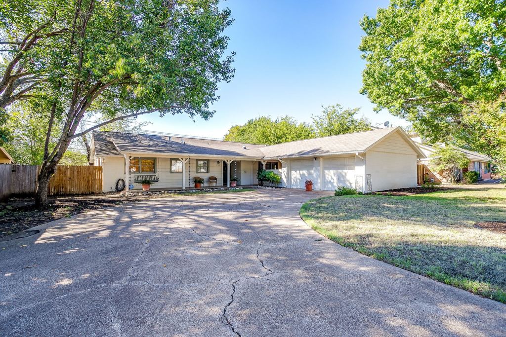 4621 Fawn Drive