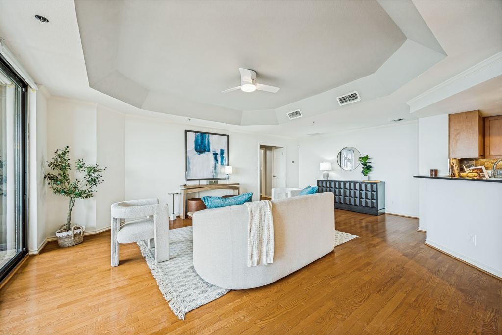 5909 Luther Lane 2104