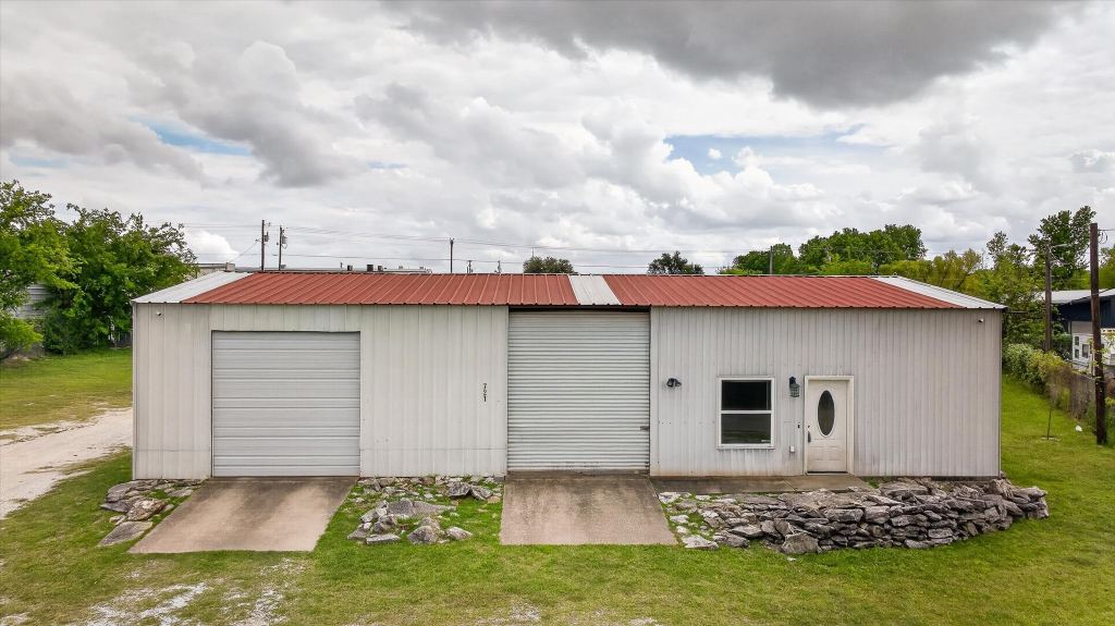 721 Comanche Cove Drive, Granbury, TX 76048 — photo 1