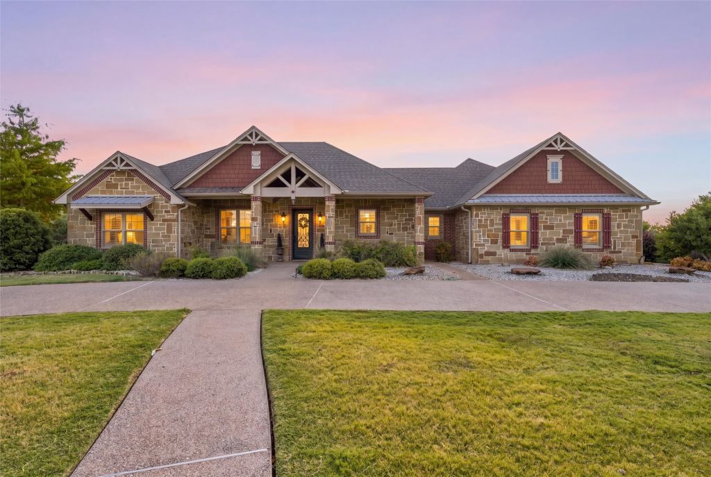 100 Deer Creek Drive, Waco, TX 76708 — photo 1