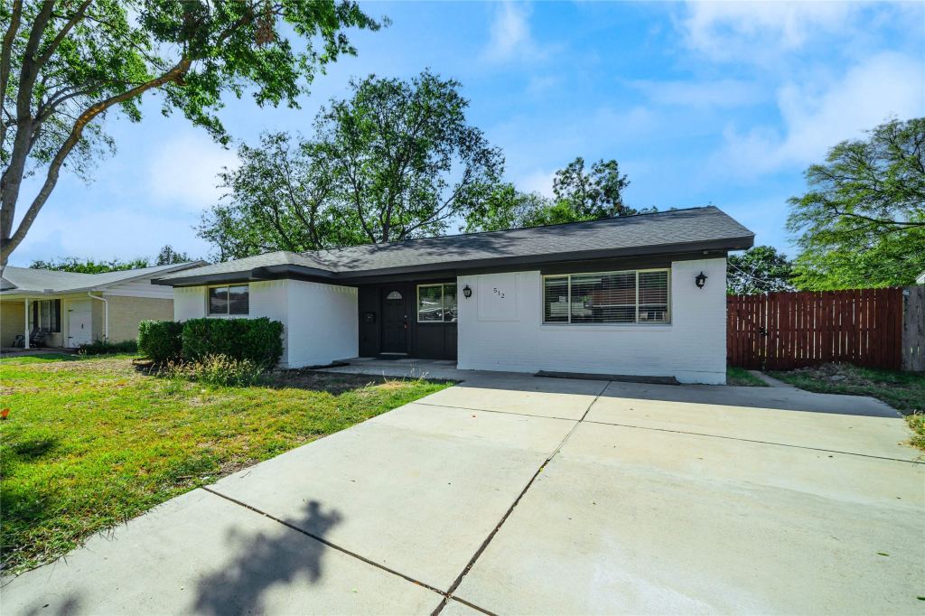 512 E Tyler Street, Richardson, TX 75081 — photo 1