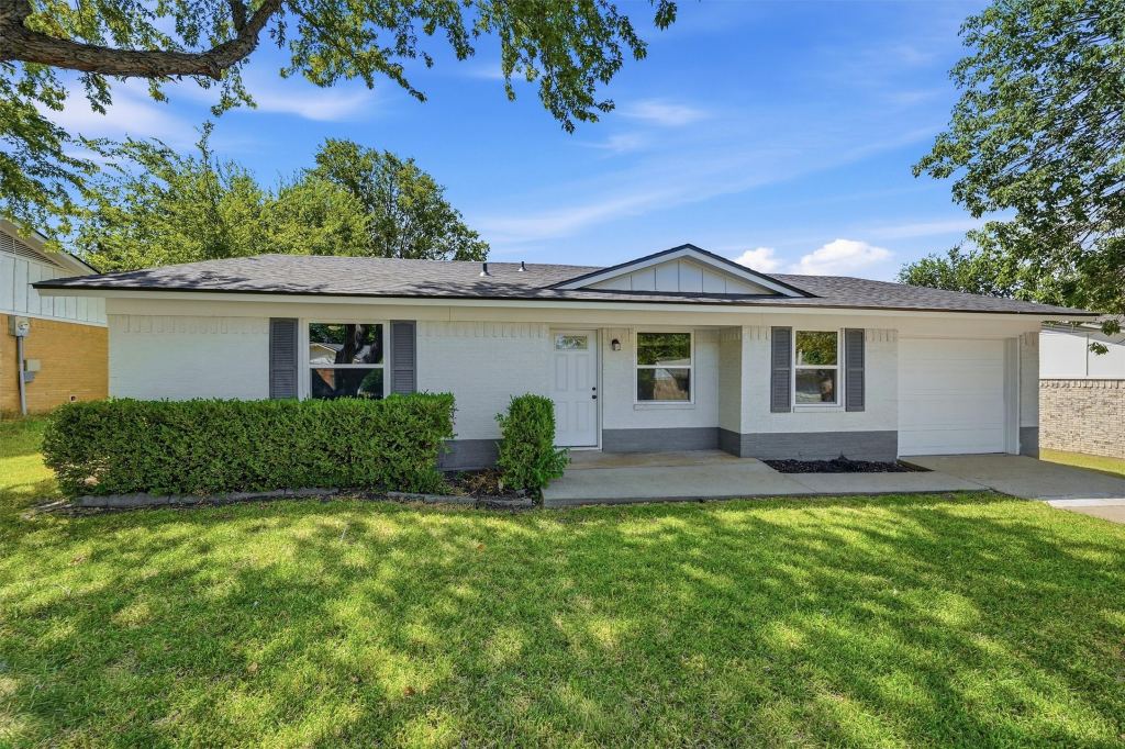 402 Kansas Street, Sherman, TX 75090 — photo 1