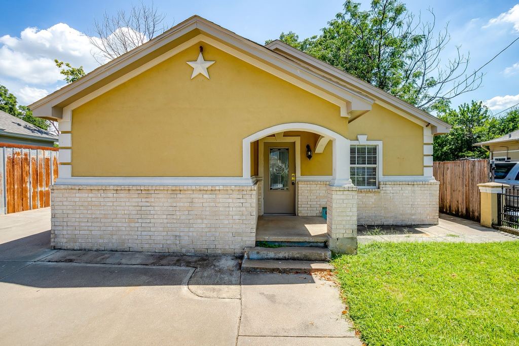 3732 E 1st Street, Fort Worth, TX 76111 — photo 1