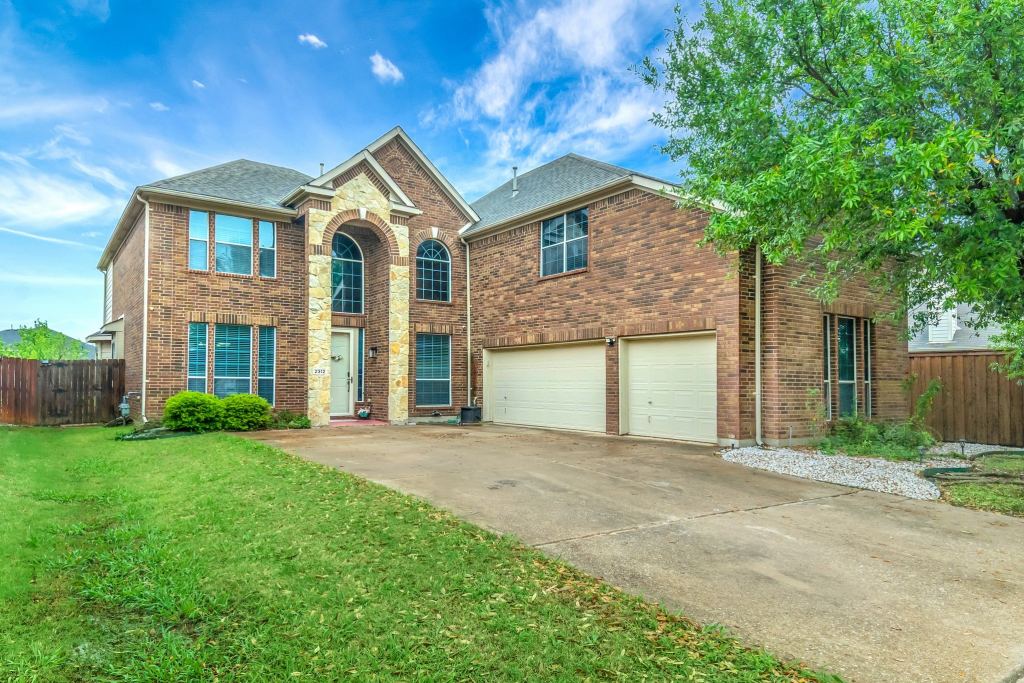 2312 Tawny Owl Road, Grand Prairie, TX 75052 — photo 1