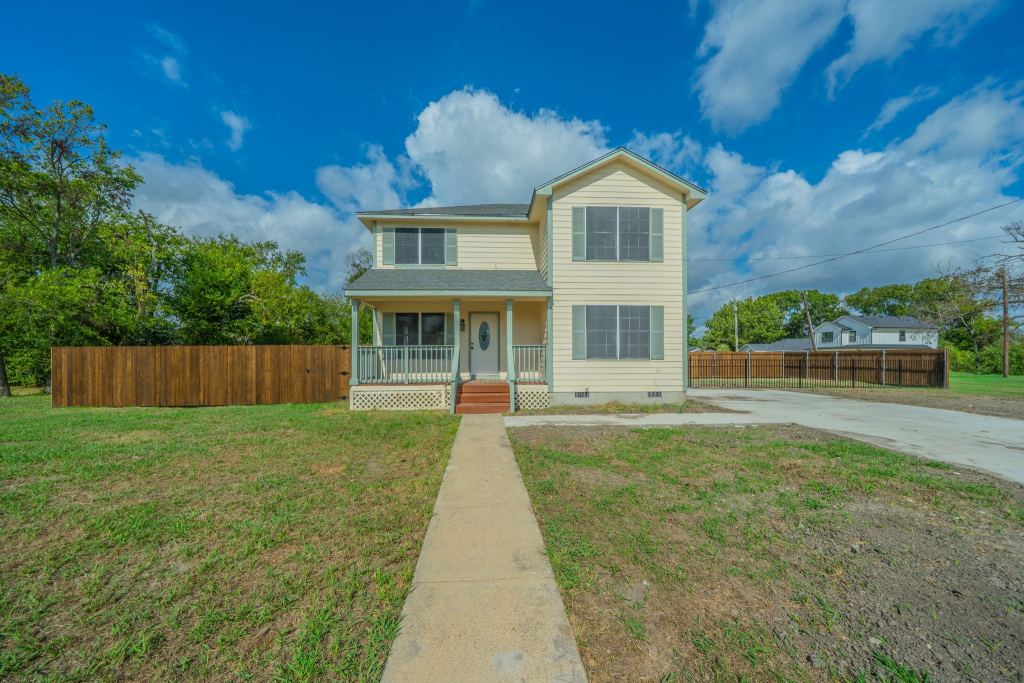 205 Chappell Street, Terrell, TX 75160 — photo 1